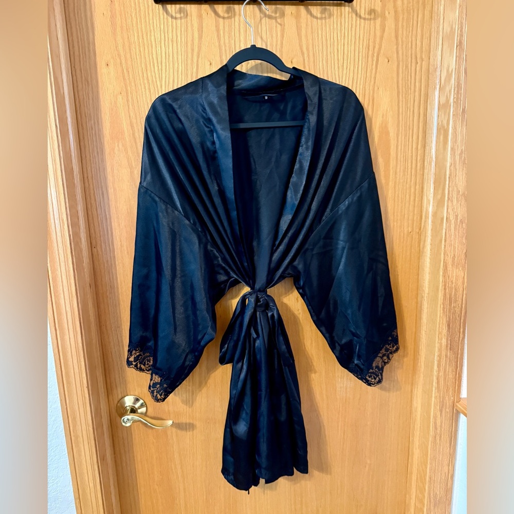 Torrid Lace Black Satin Tie-Front Kimono Robe